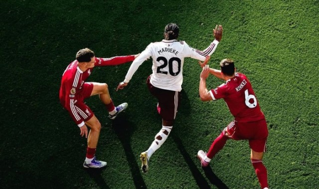 阿森纳球员棍哥赛场英姿引热议