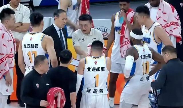 kaiyun-你可是北京顶薪球员！范子铭4中0得0分3犯 多次在场隐身遭球迷热议