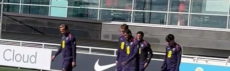 开云体育下载-英格兰全员参与训练，斯通斯因肌肉伤势退出阵容